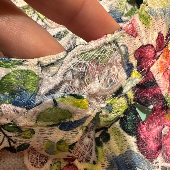 NWT Gracia floral cutout top - size S - Picture 5 of 5